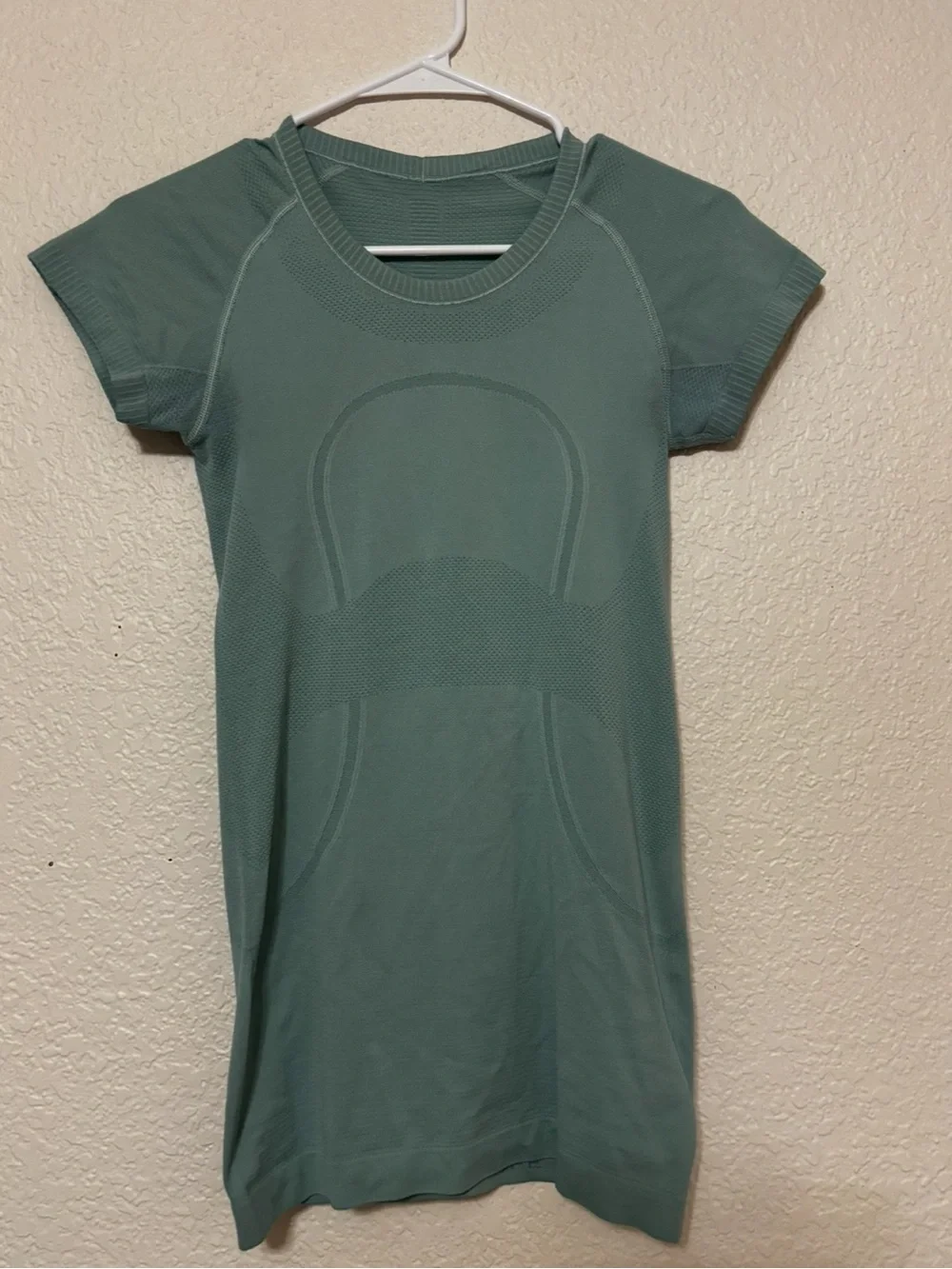 Lululemon Swiftly Tech 2.0 Hip Length Size 4